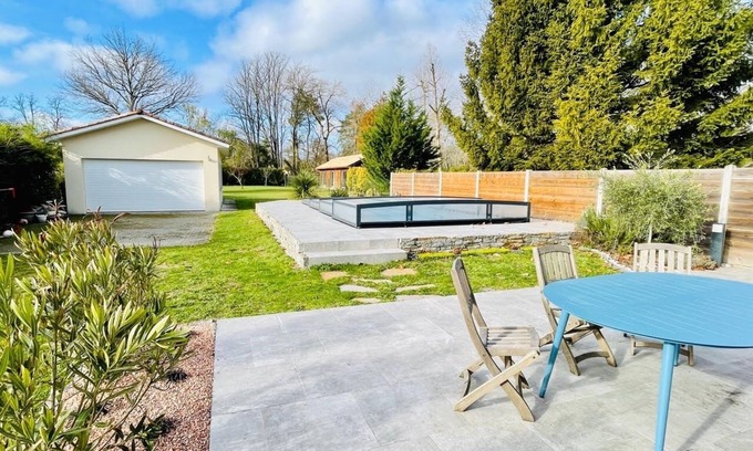 Pessac House | La Muscadelle - Maison familiale avec piscine