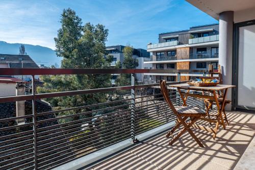 Cran-Gevrier Apartment | La Parenthèse - Annecy- Grande Terrasse - Chambre - Garage