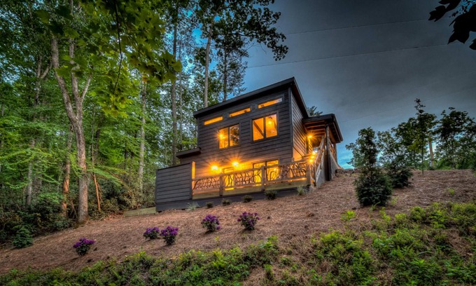 Cashes Valley House | La Pequena Pecos by Escape to Blue Ridge