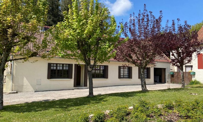 Crecy-en-Ponthieu House | La petite cour