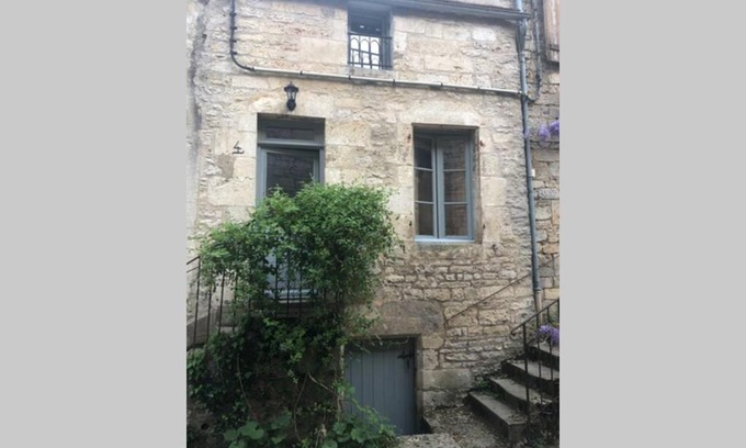 Flavigny-sur-Ozerain House | La petite maison médiévale de Melanie
