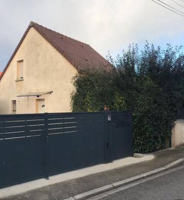 Montbard House | La Petite Maison