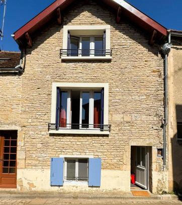 Noyers-sur-Serein House | La petite maison