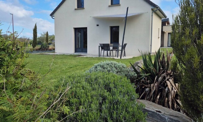 Salles-Curan House | La Petite Maison