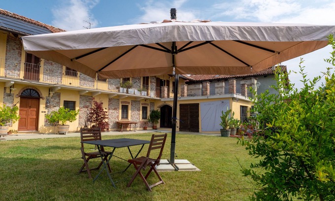 La Morra Apartment | "La Picchiera" 1-room apartment with kitchen and garden, surrounded by vineyards