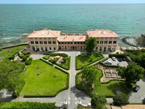 Palo Laziale Hotel | La Posta Vecchia Hotel