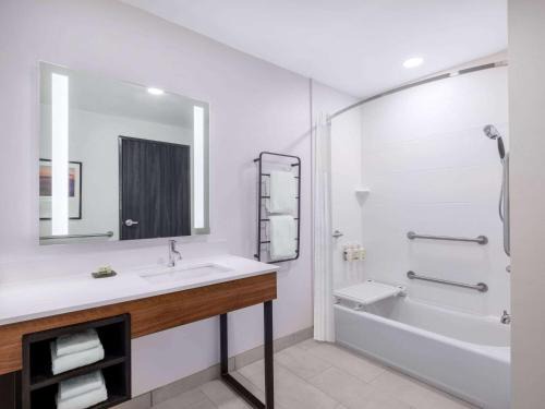 Chelsea Hotel | La Quinta by Wyndham Chelsea Birmingham