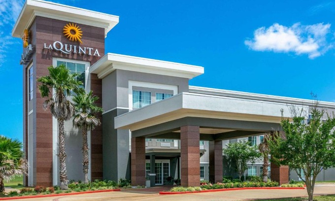 Jacksonville Hotel | La Quinta by Wyndham Jacksonville, Texas