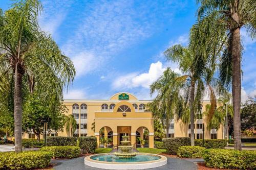 Miami Lakes Hotel | La Quinta by Wyndham Miami Lakes