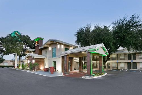 Knox - Henderson Hotel | La Quinta Inn by Wyndham Dallas Uptown