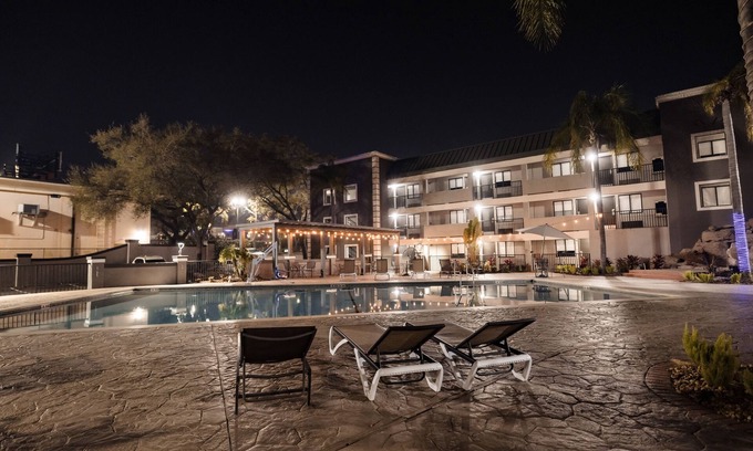 Terrace Park Hotel | La Quinta Inn by Wyndham Tampa Near Busch Gardens