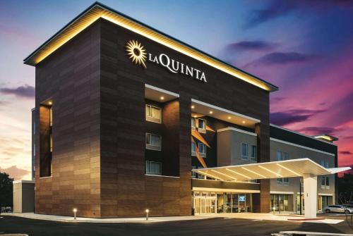 McDonough Hotel | La Quinta Inn & Suites by Wyndham Atlanta South - McDonough