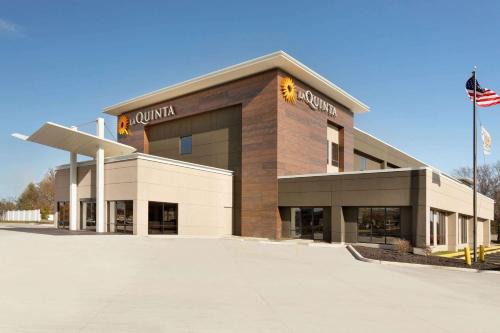 Sunset Hills Hotel | La Quinta Inn & Suites by Wyndham St Louis Route 66