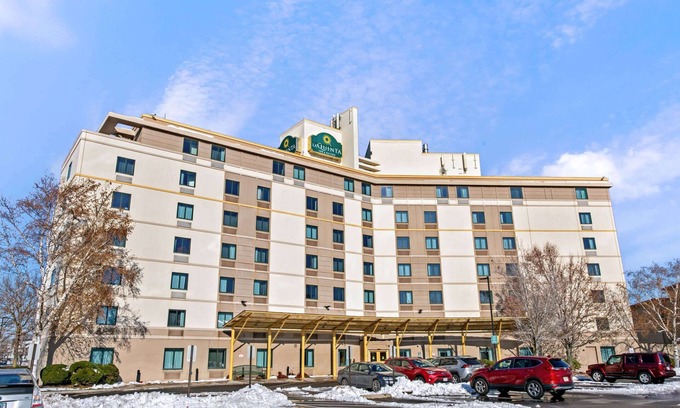 Assembly Square Hotel | La Quinta Inn & Suites by Wyndham Boston Somerville
