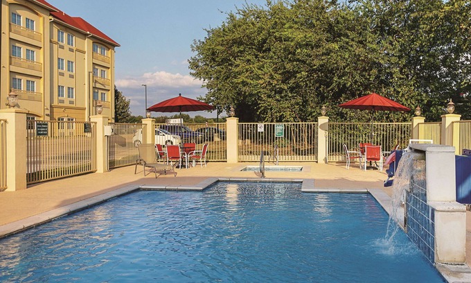 Hutchins Hotel | La Quinta Inn & Suites by Wyndham Dallas - Hutchins