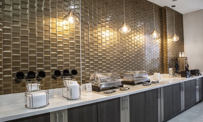 Euless Hotel | La Quinta Inn & Suites by Wyndham DFW West-Glade Parks