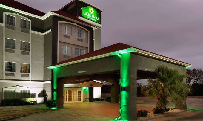 Lindale Hotel | La Quinta Inn & Suites by Wyndham Lindale