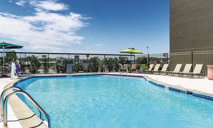 Warwick Hotel | La Quinta Inn & Suites by Wyndham Warwick Providence Airport