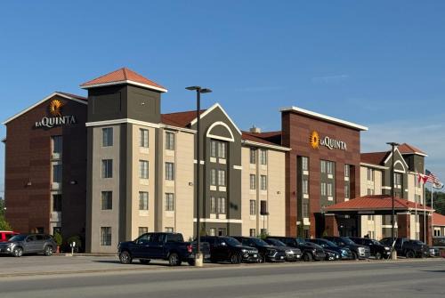 Summersville Hotel | La Quinta Inn & Suites - New River Gorge National Park