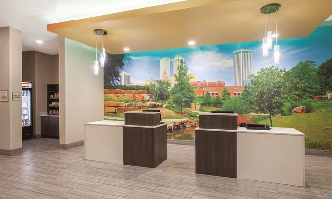 Broken Arrow Hotel | La Quinta Inn & Suites by Wyndham Tulsa Broken Arrow