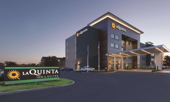 Terre Haute Hotel | La Quinta Inn & Suites by Wyndham Terre Haute