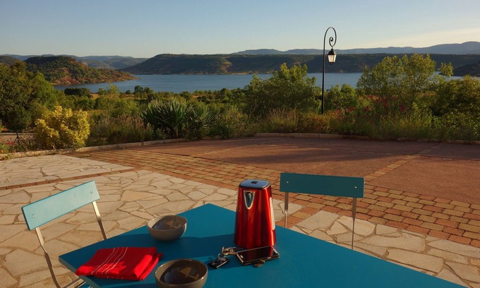 Liausson Apartment | La Rosepierre, studio with a breathtaking view of the red-blue-green Salagou mountains