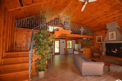 Sainte-Adele Ski Chalet | La Sapinette