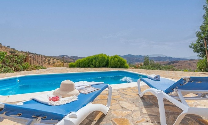 Antequera Villa | La Sombra de la Parra Antequera - La Higuera by Ruralidays