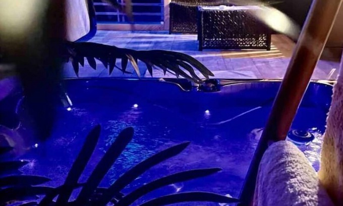 Saint-Martin-d'Heres Apartment | La Suite Grenoble Jacuzzi et Sauna Privatif