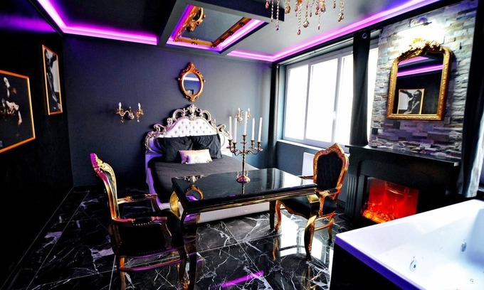 Bourgoin-Jallieu Apartment | La suite Majestueuse/Private XXL spa/Croix de st André/Luminous ambience/Luxury