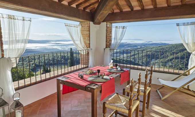 Rosennano Apartment | LA TORRE, AN EAGLE NEST ABOVE THE TUSCANY LANDSCAPE