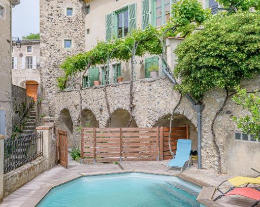 Rochemaure Bed & Breakfast | La Tour Des Remparts