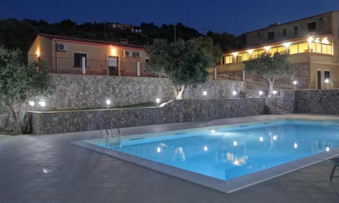 Caronia House | La Valle degli Ulivi