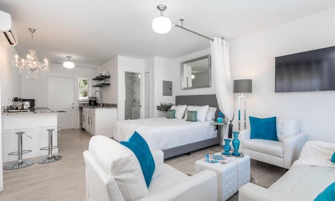 Delray Beach Apartment | La Vida Delray #3-Lux w/HEATED pool-BEST LOCATION!