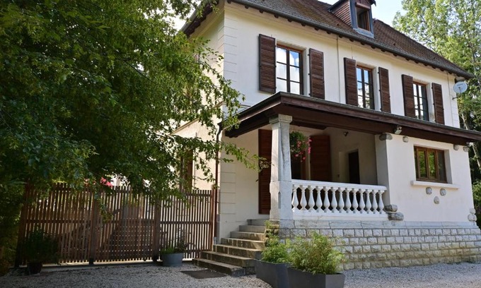 Boussieres House | La Villa du Papetier