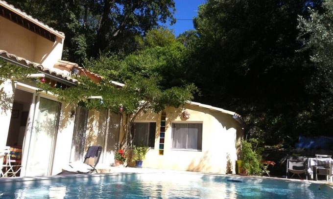 Mirabel-aux-Baronnies House | La villa Flora - bed and breakfast - Nyons