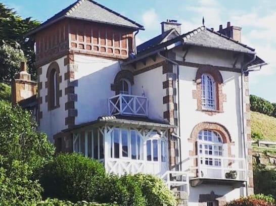 Saint-Michel-en-Greve House | La Villa Lena