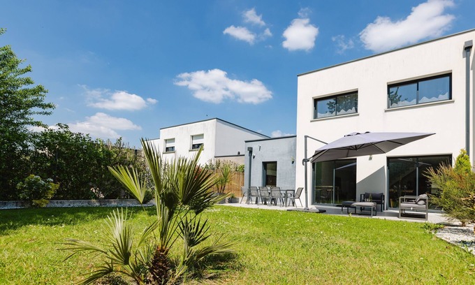 Orgeres House | La Villa Pop & Steel - maison avec 4 chambres