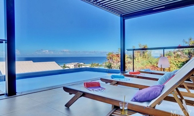St Gilles-les-Bains Villa | La Villa Azur Saint-Gilles * - Reunion Island - Seaview, Pool, Beach & BBQ!