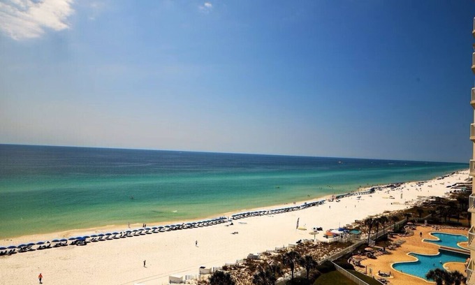 Coffeyville Condo | Labor Day Discount! Penthouse, Pool & Hot Tub, Fabulous View & decor