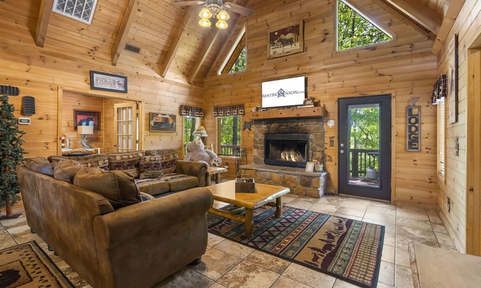 Branson Cedars Cabin | Labor Day Open Premium Log Cabin HotTub Firepit Car Charger Free Tickets Near Thunder Ridge
