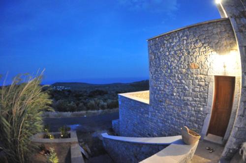 Layia House | Laconian Bay