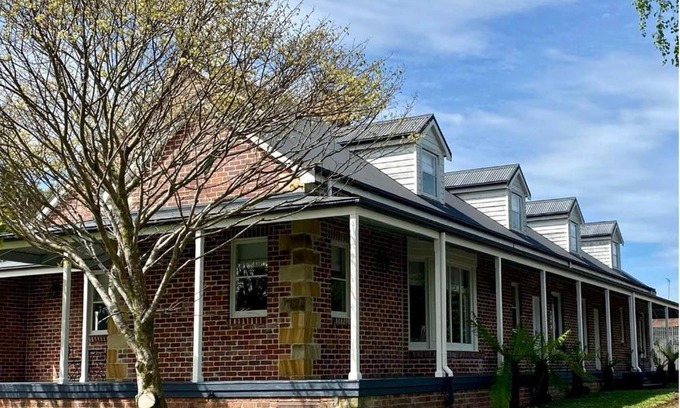 Strahan Apartment | Lady Heleena's At Strahan