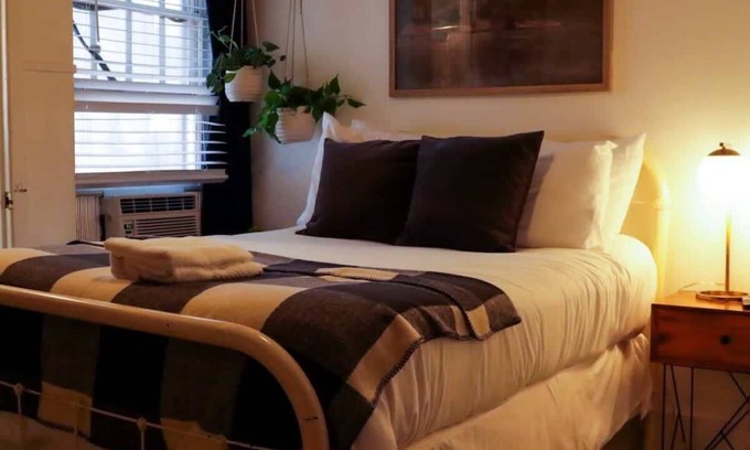 Freetown - Port Rico House | Lafayette Getaway - Private Room in a Shared House