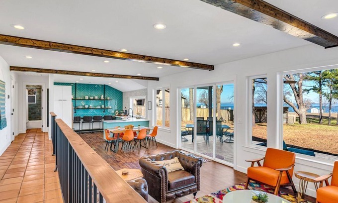 Wills Point House | Lago Vista- Waterfront | Kayaks | Views!
