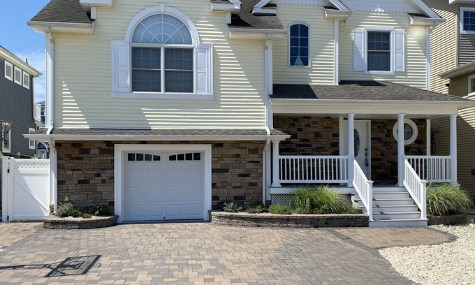 Beach Haven West House | Lagoon Waterfront Family Getaway !