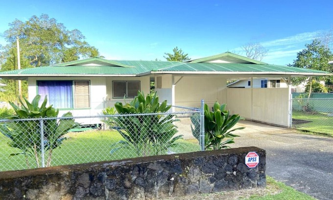 Hilo House | Laidback Island Living Close to Beach & Shopping