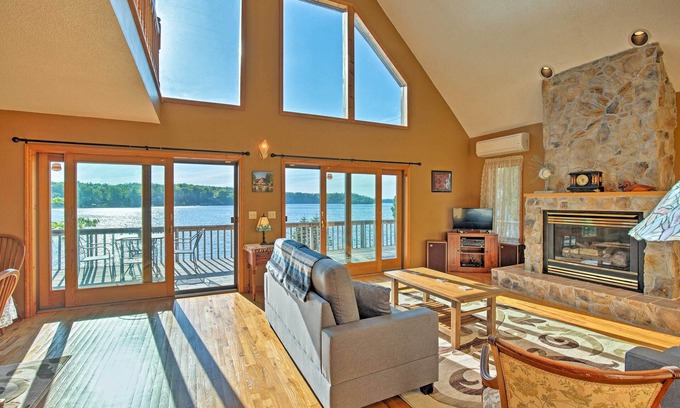 Lake Bonaparte House | Lake Bonaparte 'Fins & Feathers Lodge' w/Dock!