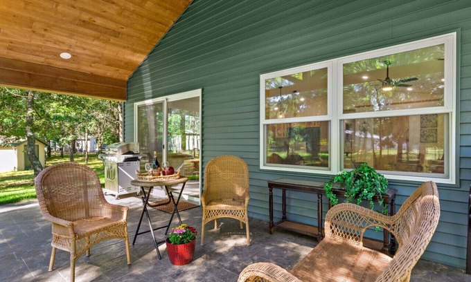 Nekoosa House | LAKE CAMELOT BRAND NEW HOME WITH PONTOON RENTAL, MINUTES FROM SAND VALLEY