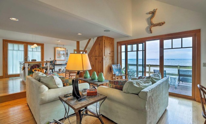 North Hero House | Lake Champlain Cottage with Private Deck and Fire Pit!